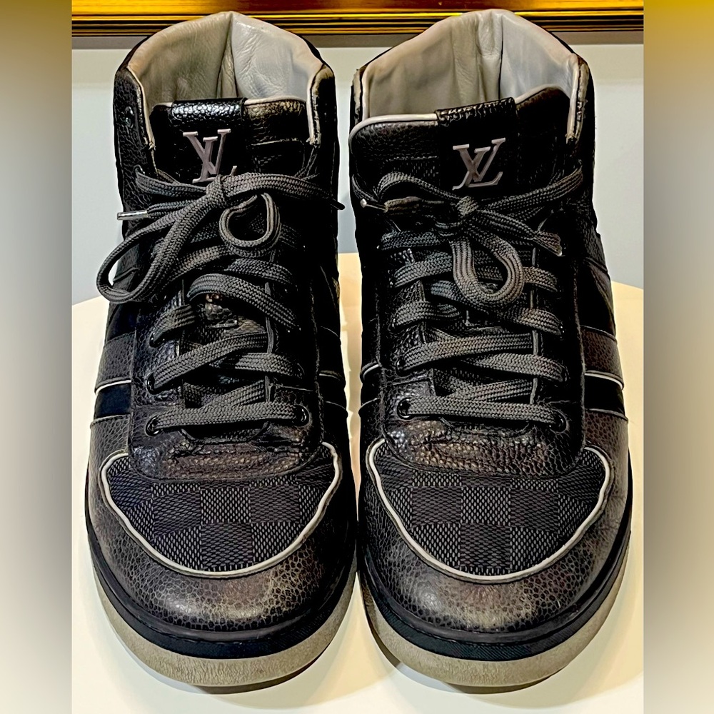 Men’s Pre-loved Louis Vuitton Ace Dalmier Luxury Hi-top Sneakers. 6.5 US